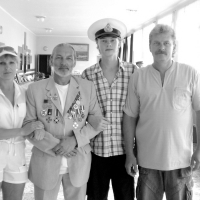 младший брат Александр с семьей
